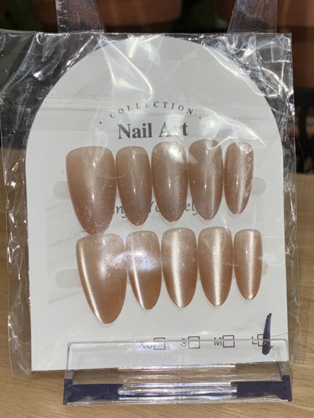 Shimmering Champange Nude Cat-Eye Almond Press-On Nails Set